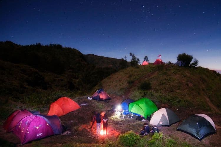 Pemula Wajib Tahu, Berikut Tips Camping Di Gunung Agar Ngecamp Makin Seru